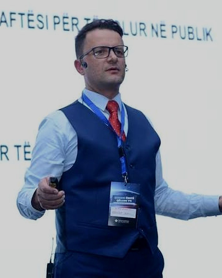 Eglent Bici, themelues dhe moderator i SuperVlera
