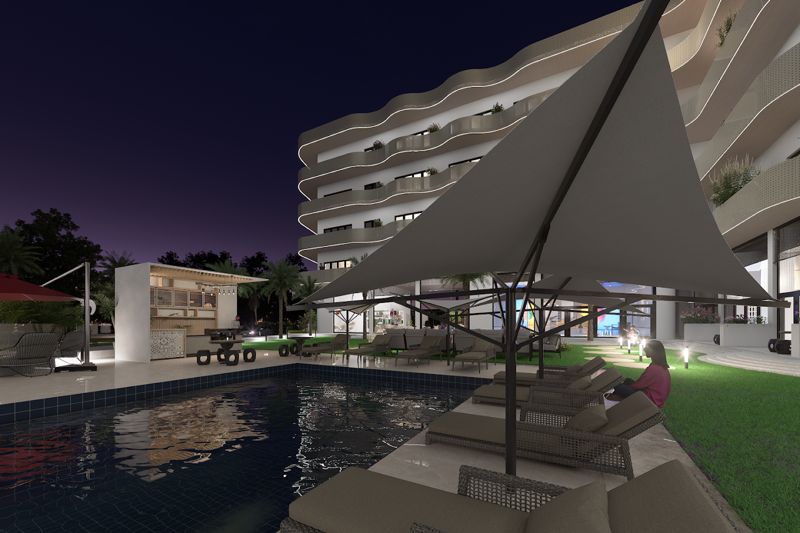 Pishina e Mei Residence në mbrëmje